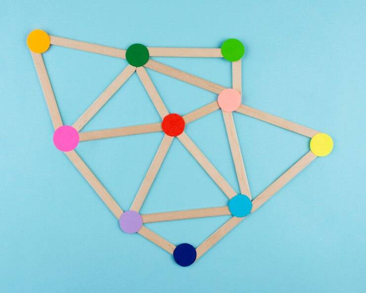 Объединение элементов в Фигме